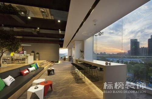 深圳辦公室裝修如何選擇好家居？