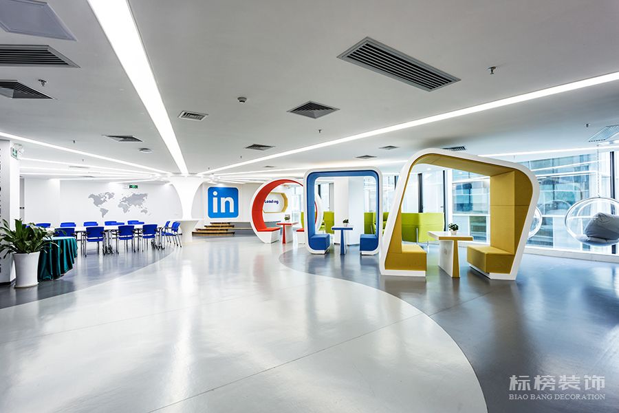 高層龍崗辦公室裝修怎么顯得有企業(yè)文化，體現(xiàn)公司特色